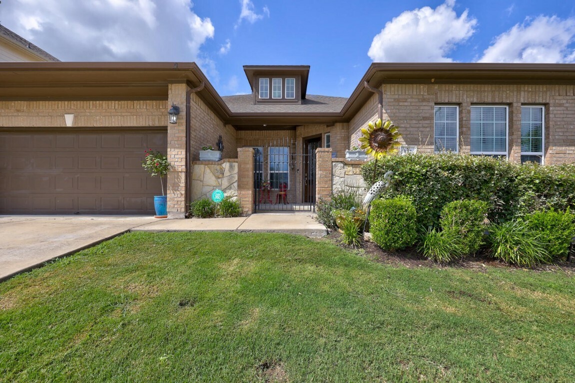 Property Photo:  422 Betony Loop  TX 78610 