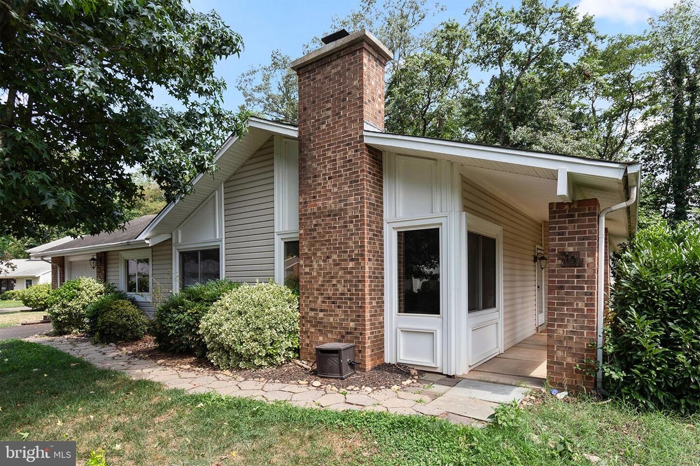 Property Photo:  15 Crescent Court  VA 20164 