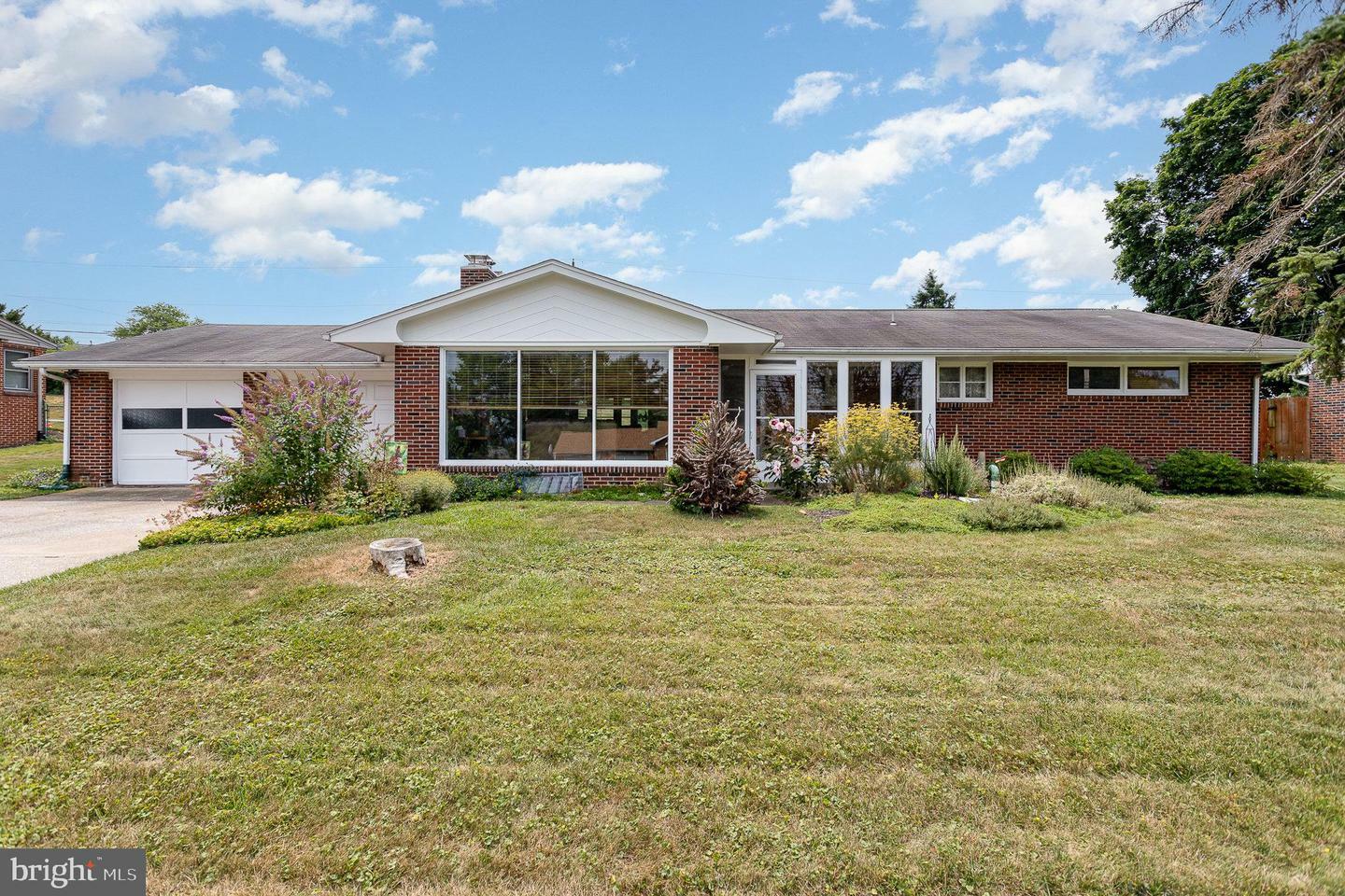 Property Photo:  504 E Winding Hill Road  PA 17055 