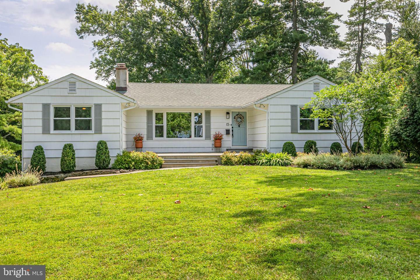 Property Photo:  15 Broadripple Drive  NJ 08540 