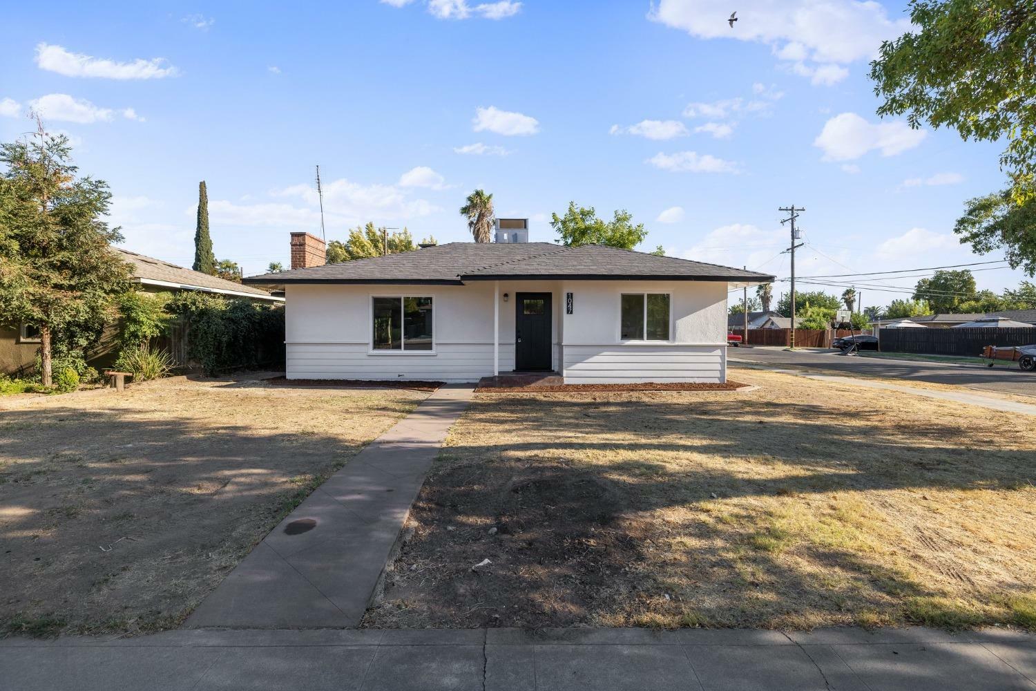 Property Photo:  1047 W Vassar Avenue  CA 93705 