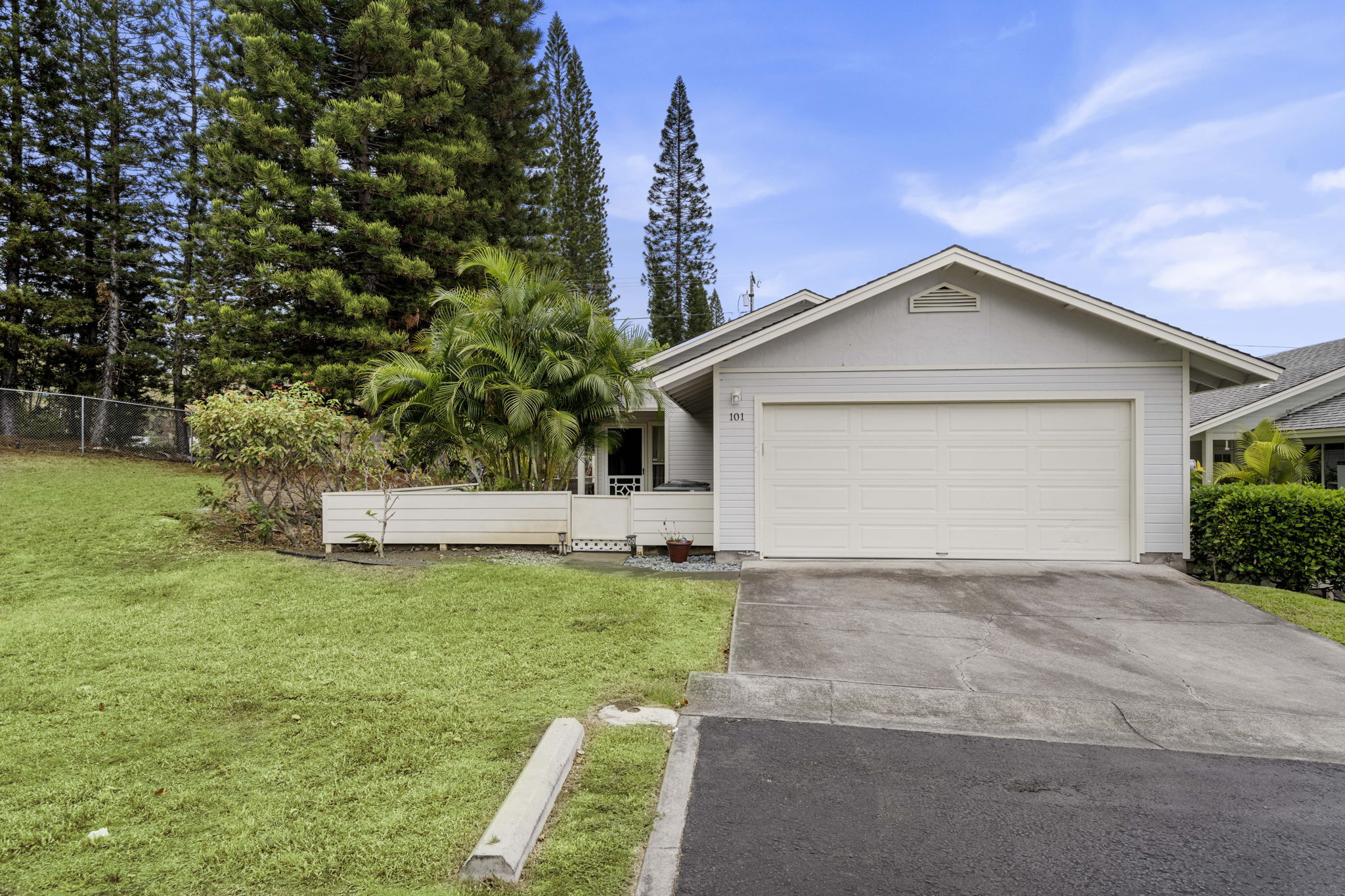 Property Photo: 75-233 Nani Kailua Dr 101 HI 96740