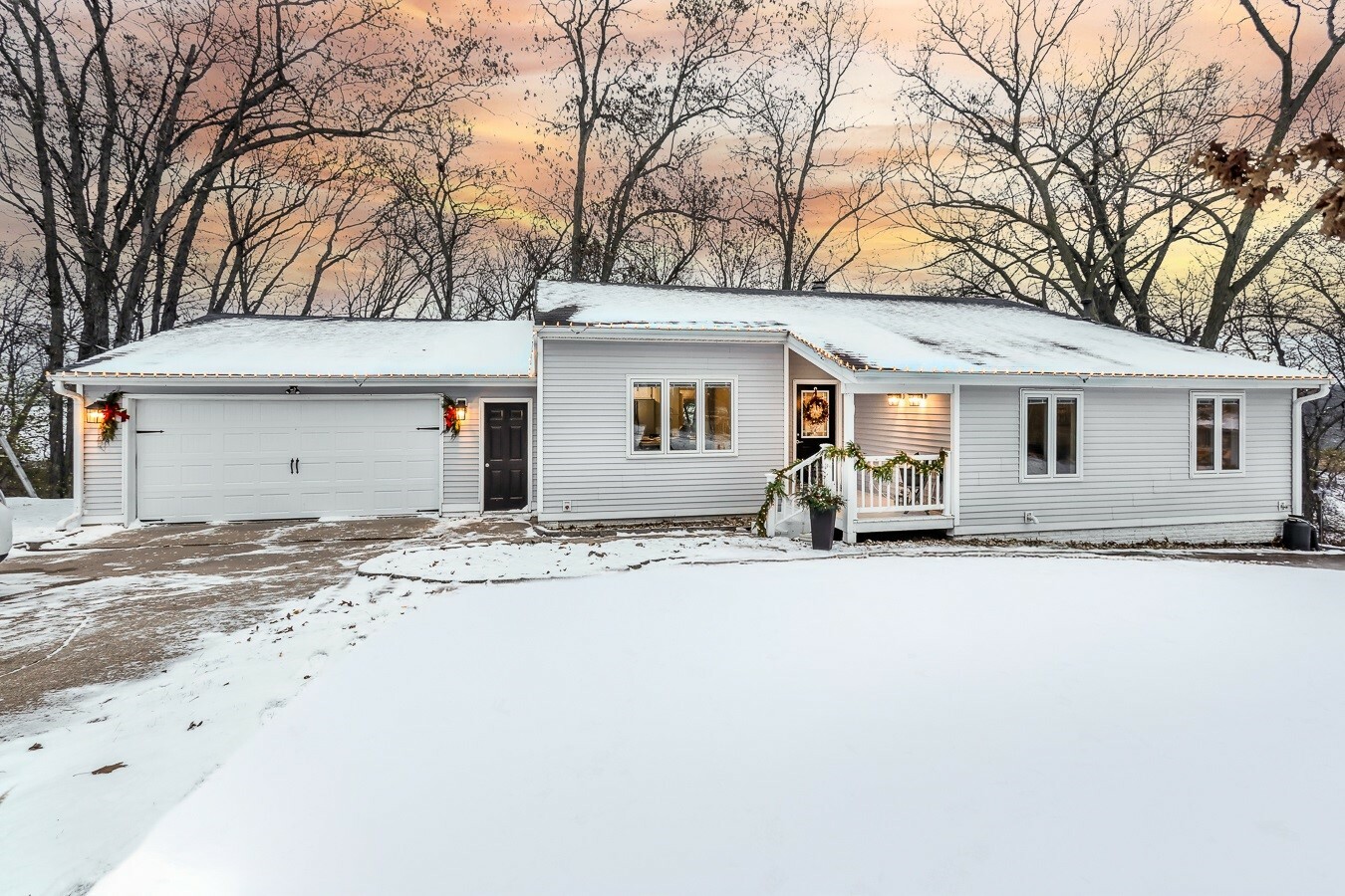 Property Photo:  1491 Circle Drive  IA 50138 