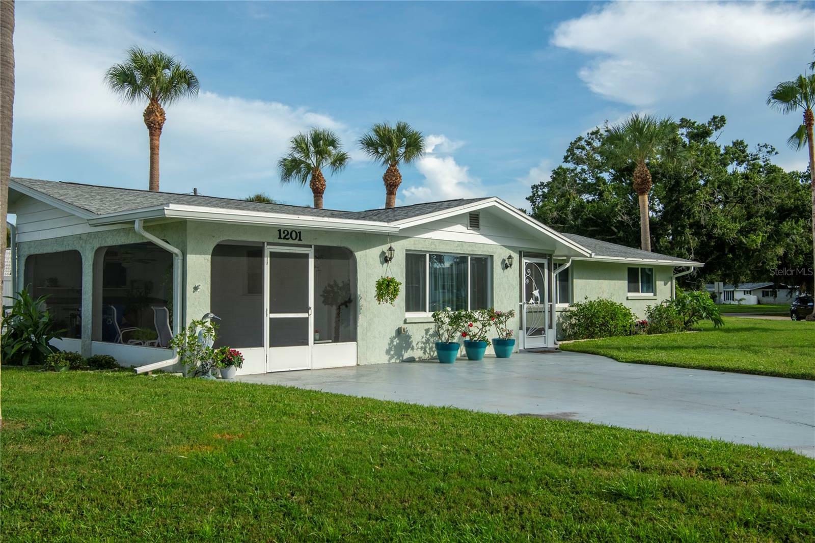 Property Photo:  1201 Cypress Avenue  FL 34285 