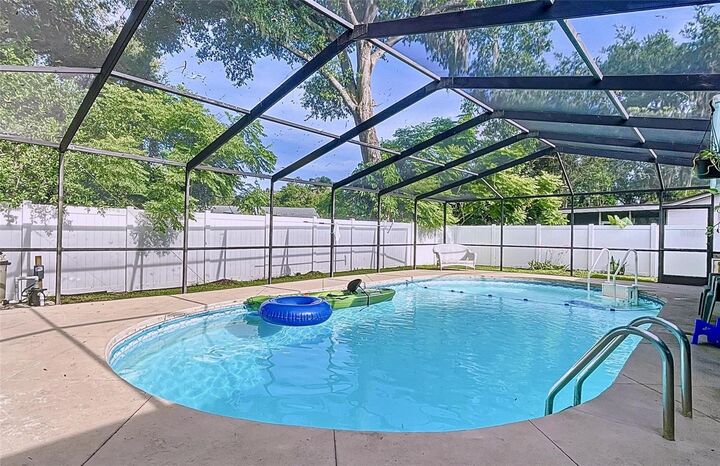 Property Photo:  2215 Sherbrook Drive  FL 33594 