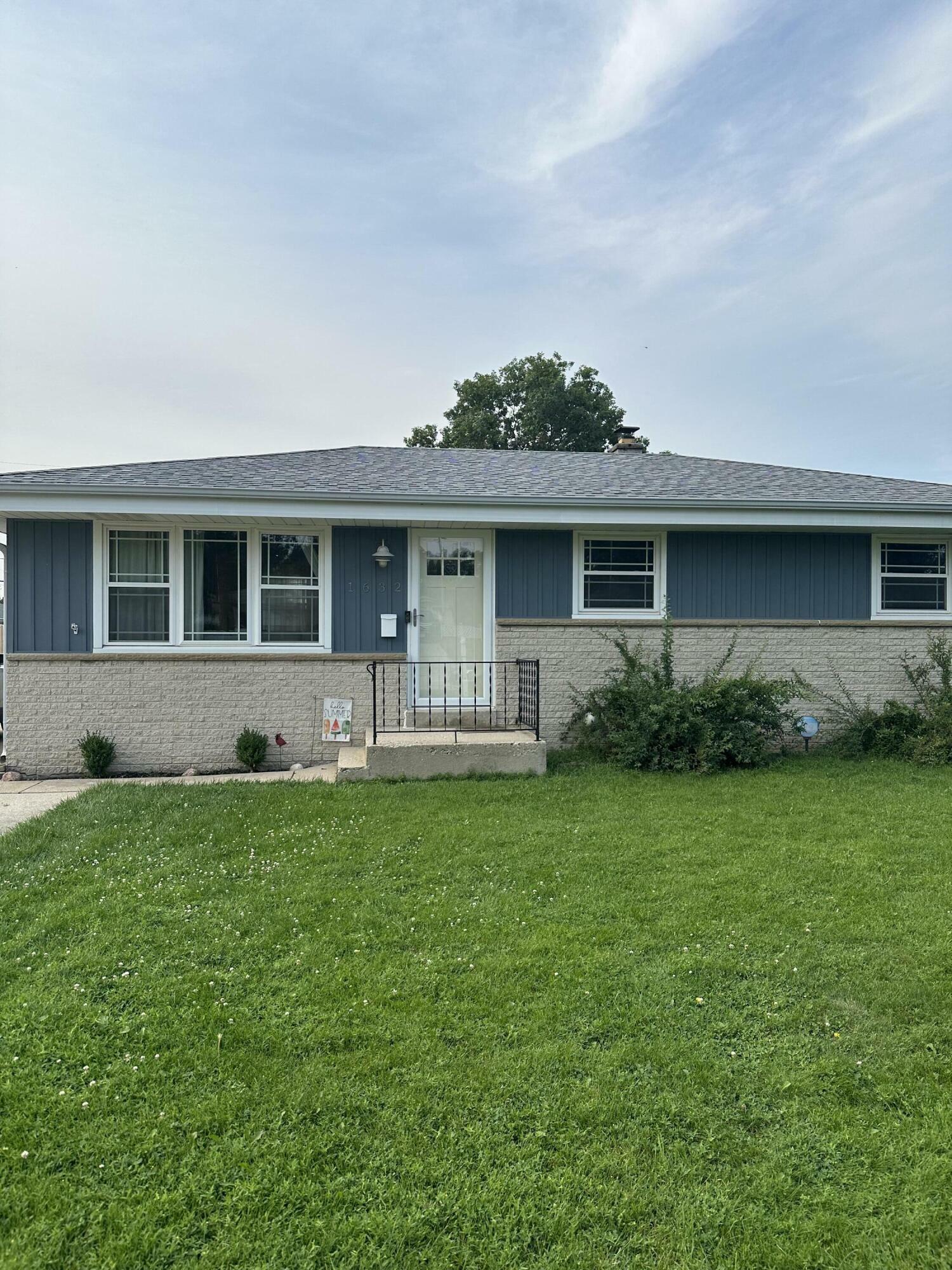 Property Photo:  1632 Manistique Ave  WI 53172 