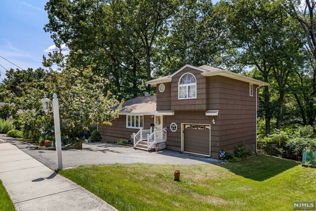 Property Photo:  125 Rafkind Road  NJ 07403 