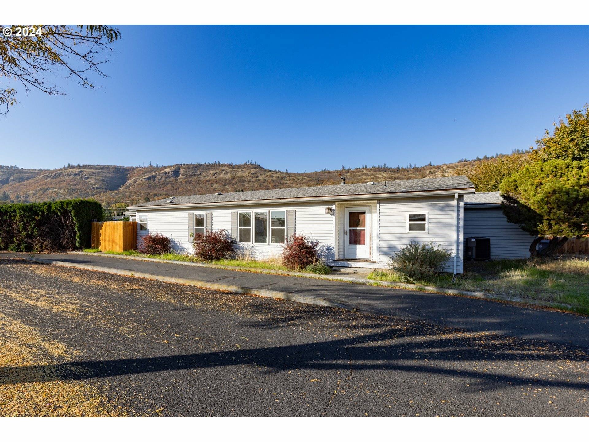 1002 Pomona St  The Dalles OR 97058 photo