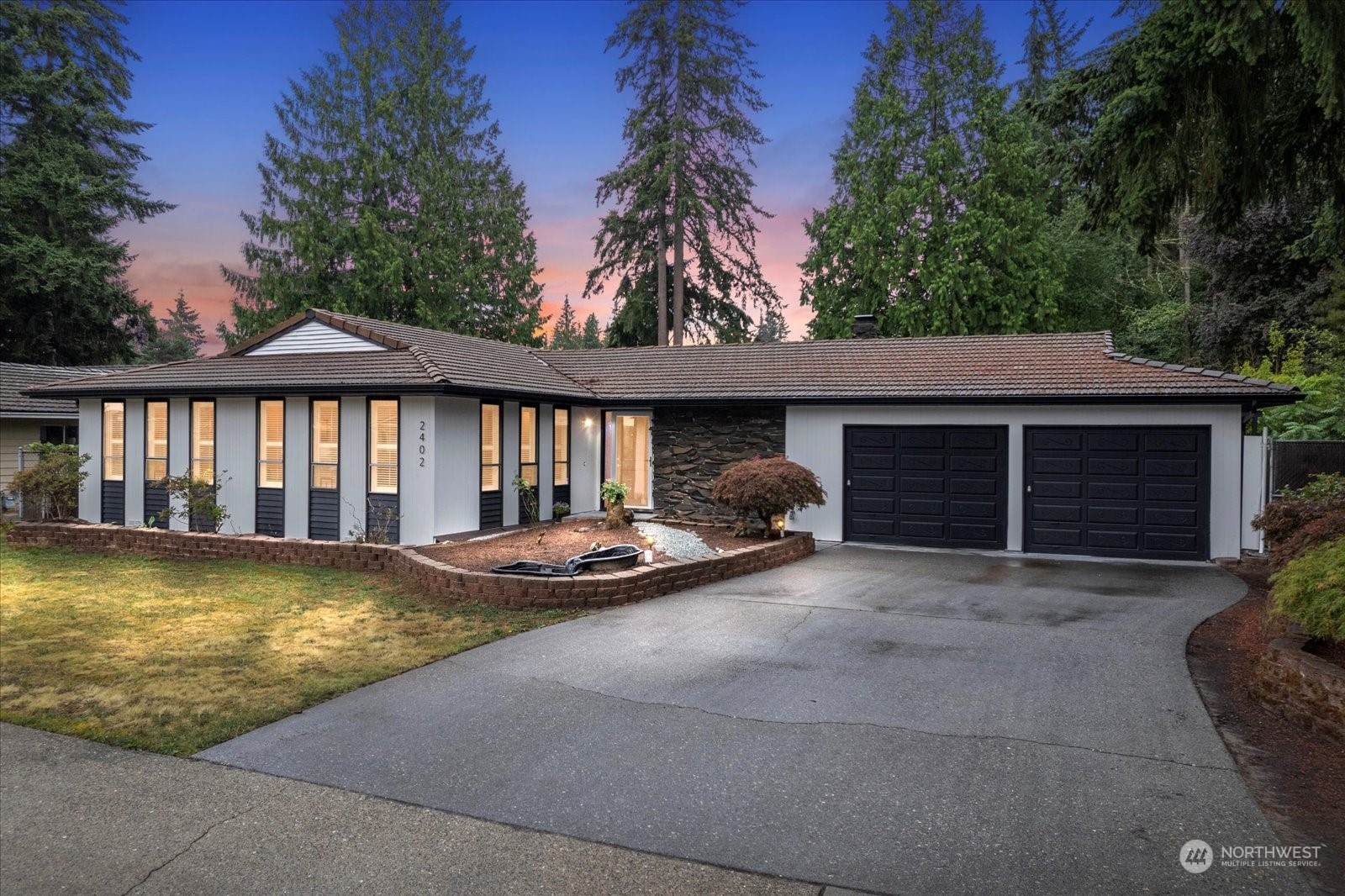 Property Photo:  2402 Larlin Drive  WA 98203 