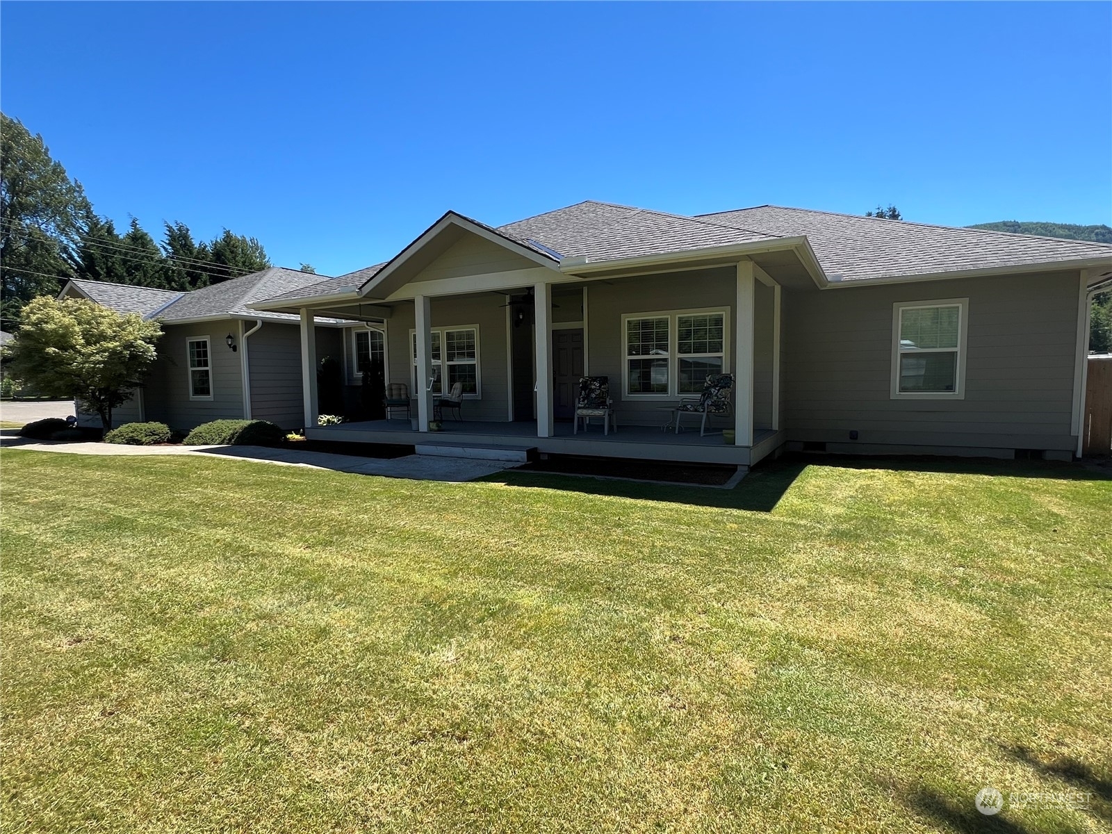 Property Photo:  102 Aberdeen Road  WA 98356 