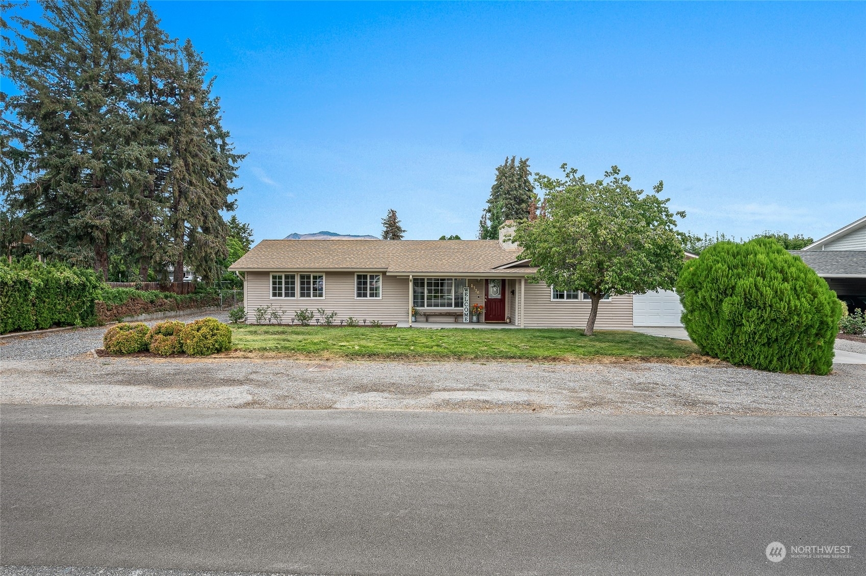 Property Photo:  1720 Harris Place  WA 98801 