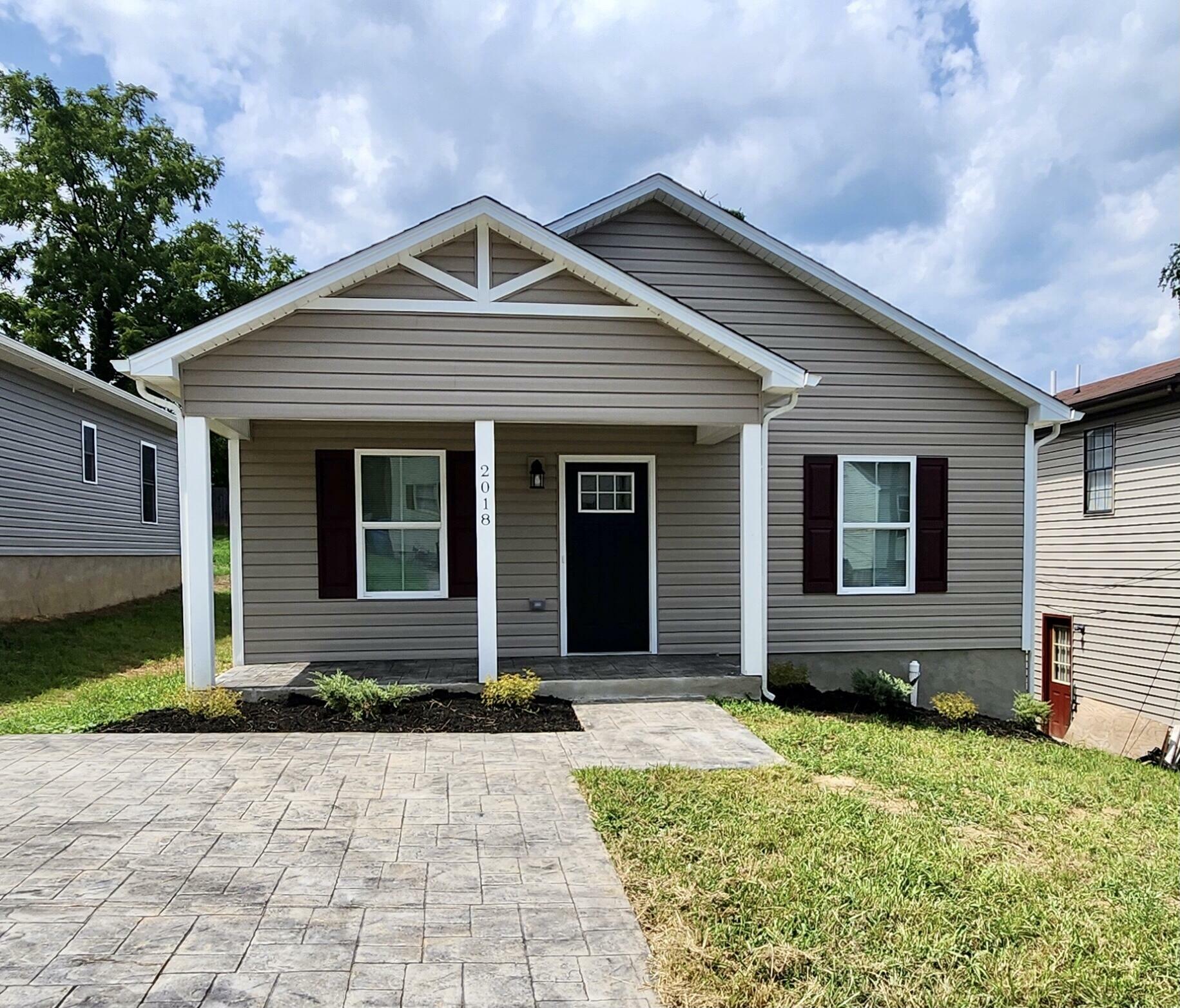 Property Photo:  2018 Wallace Ave NE  VA 24012 