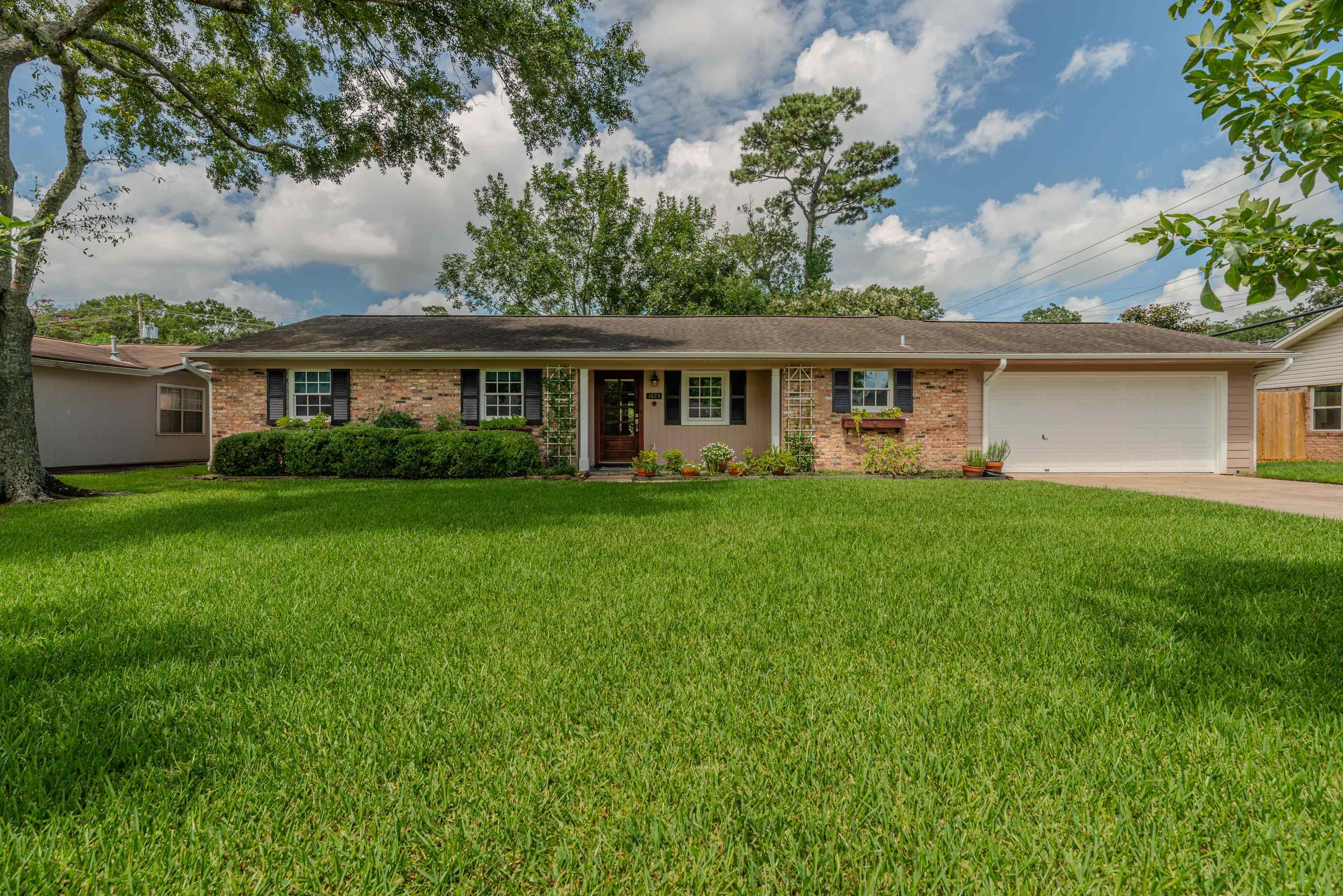 Property Photo:  1025 Howell St.  TX 77706 