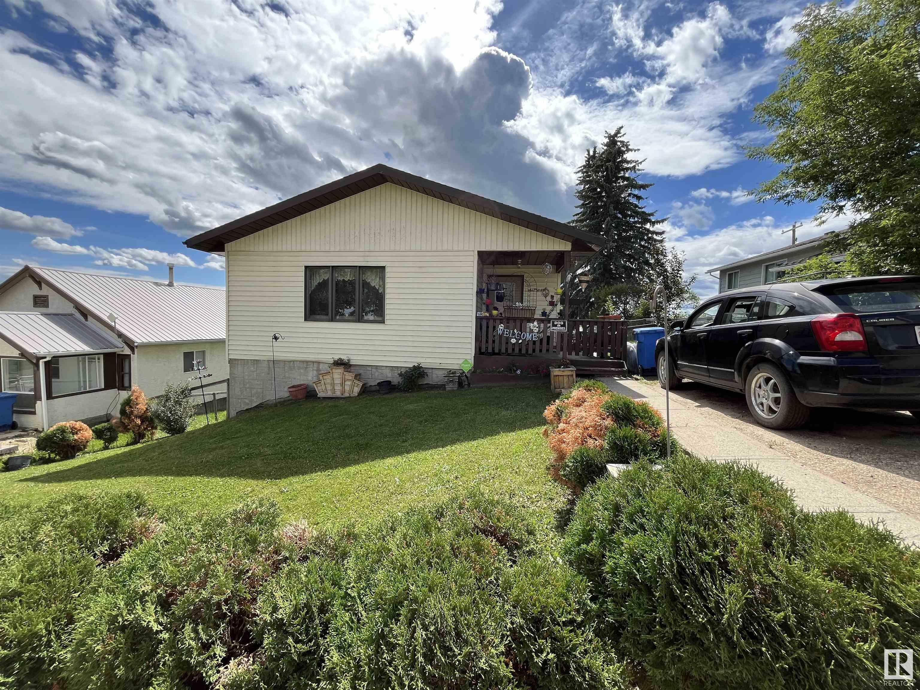 Property Photo:  4847 50 Avenue  AB T0E 2A0 