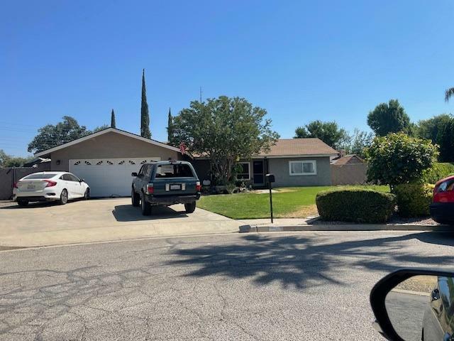 Property Photo: 3700 S Mountain Court CA 93277