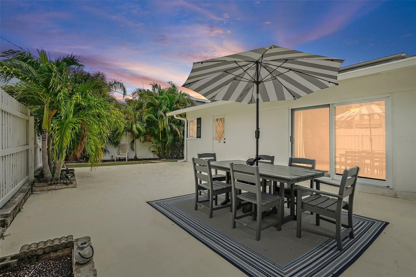 Property Photo: 205 22nd Avenue NE FL 33704