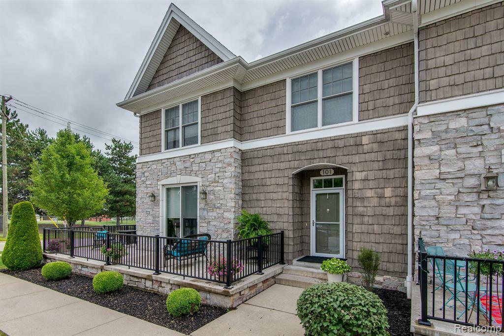 Property Photo: 406 N Hamilton Street 101 MI 48602