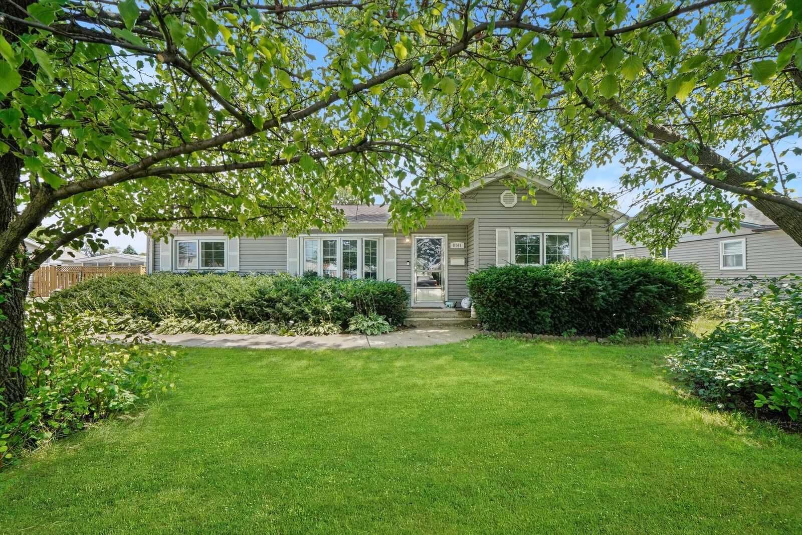 Property Photo:  8141 Natoma Avenue  IL 60459 