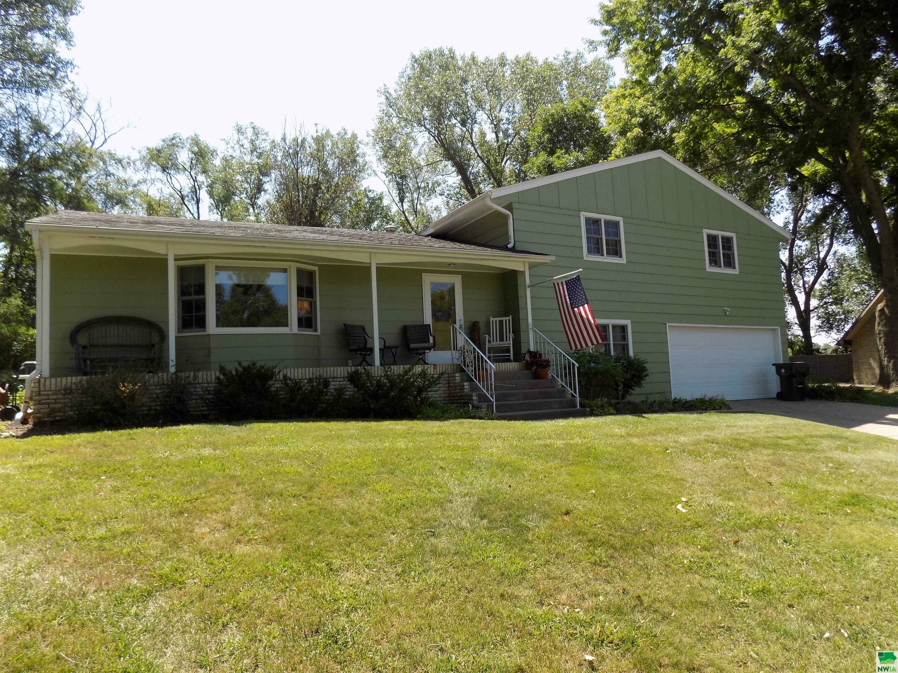 Property Photo:  3800 Douglas Ct  IA 51104 