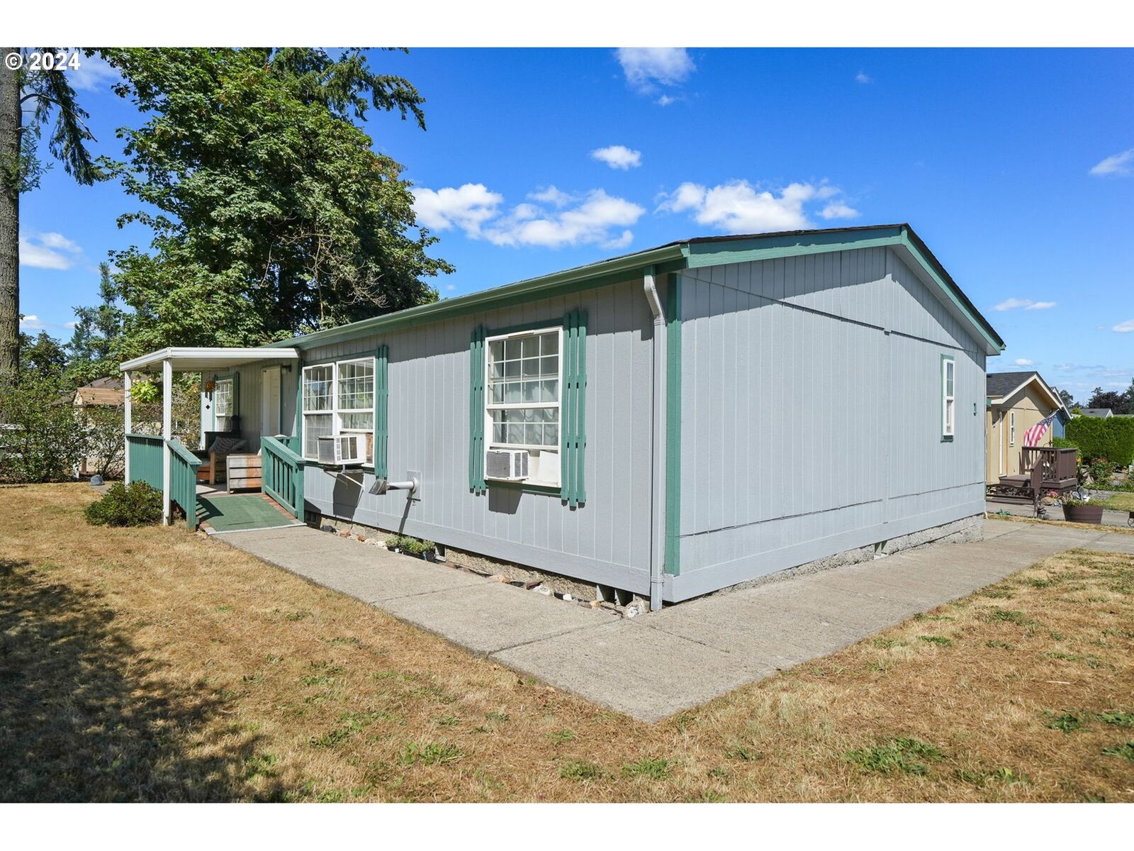 Property Photo: 700 N Mill St #1 OR 97426