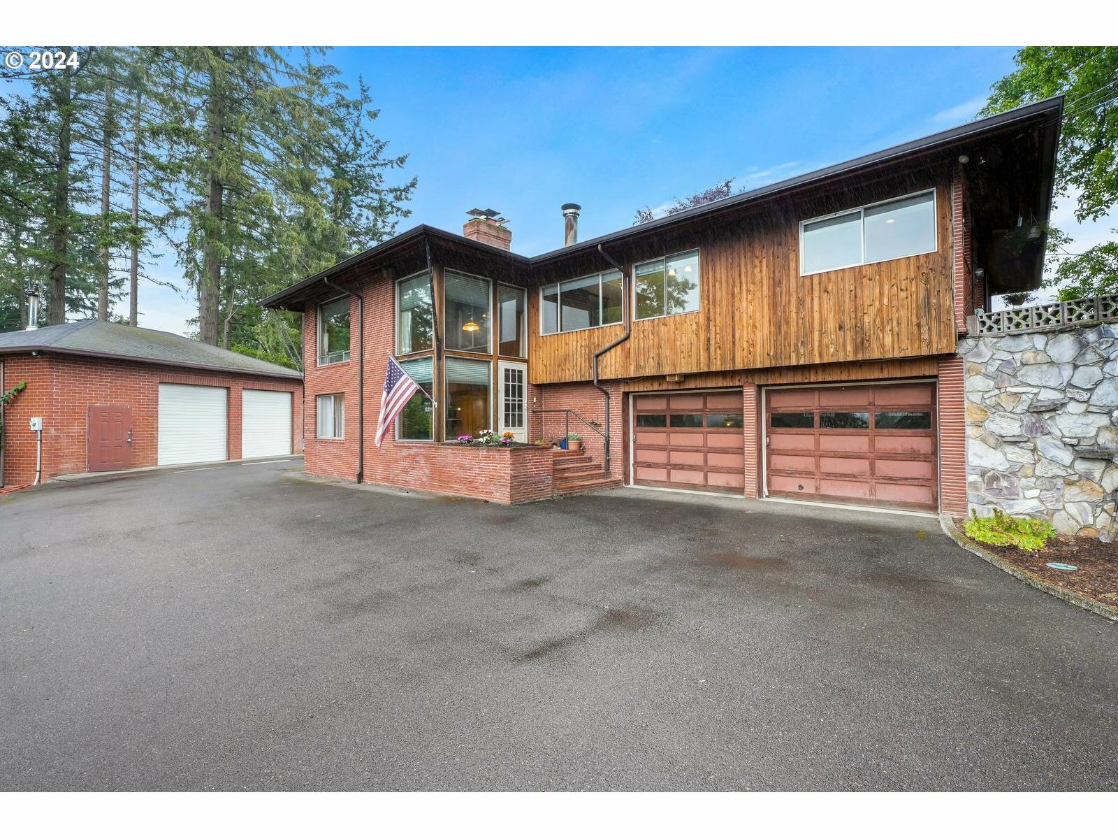 Property Photo:  1228 SW 60th Ave  OR 97221 