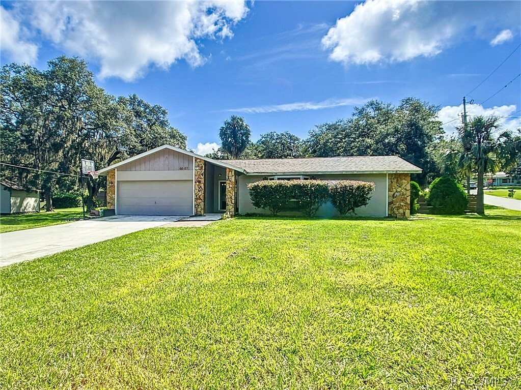 Property Photo:  6007 W Pine Circle  FL 34429 