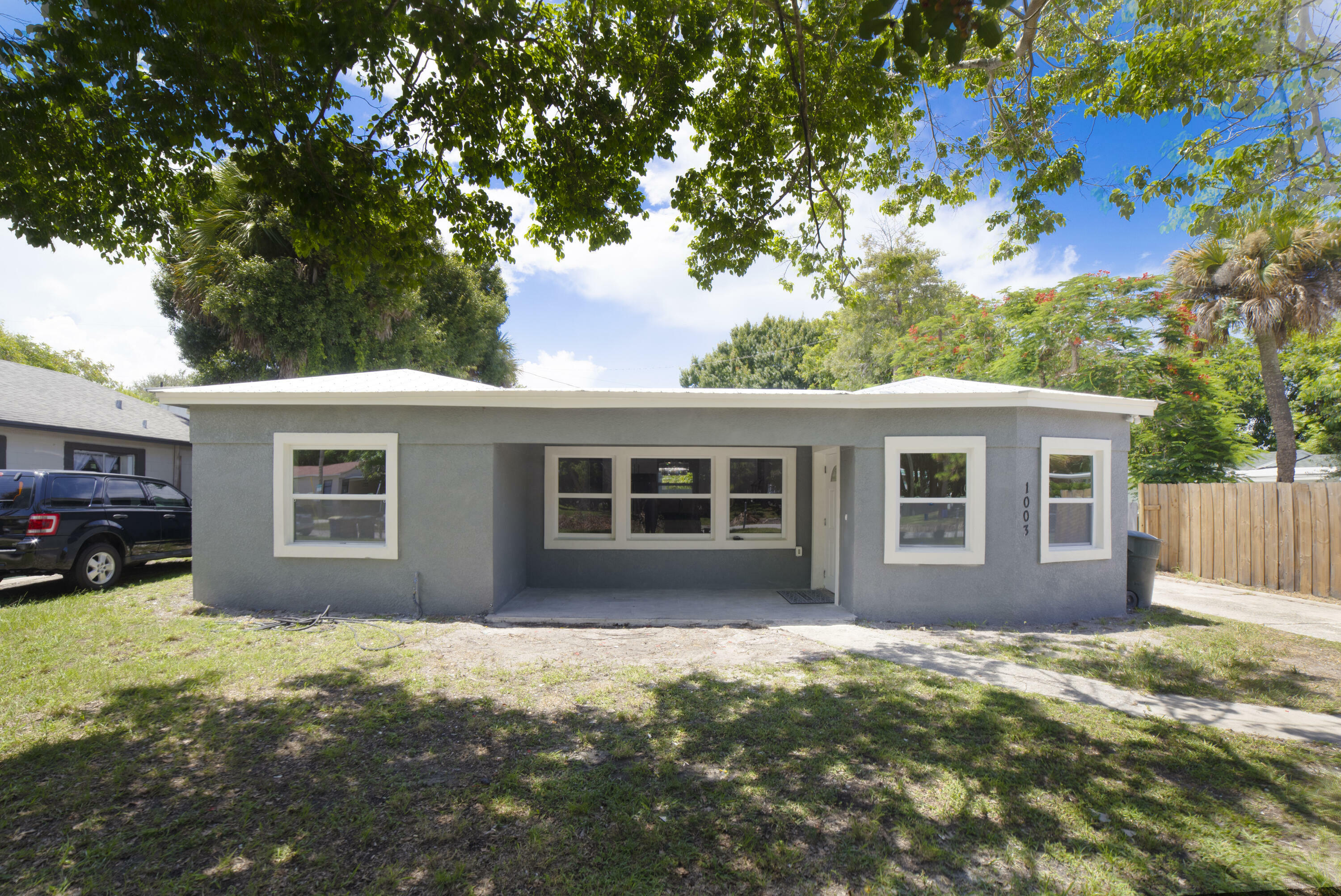 Property Photo:  1003 Mayflower Road  FL 34950 