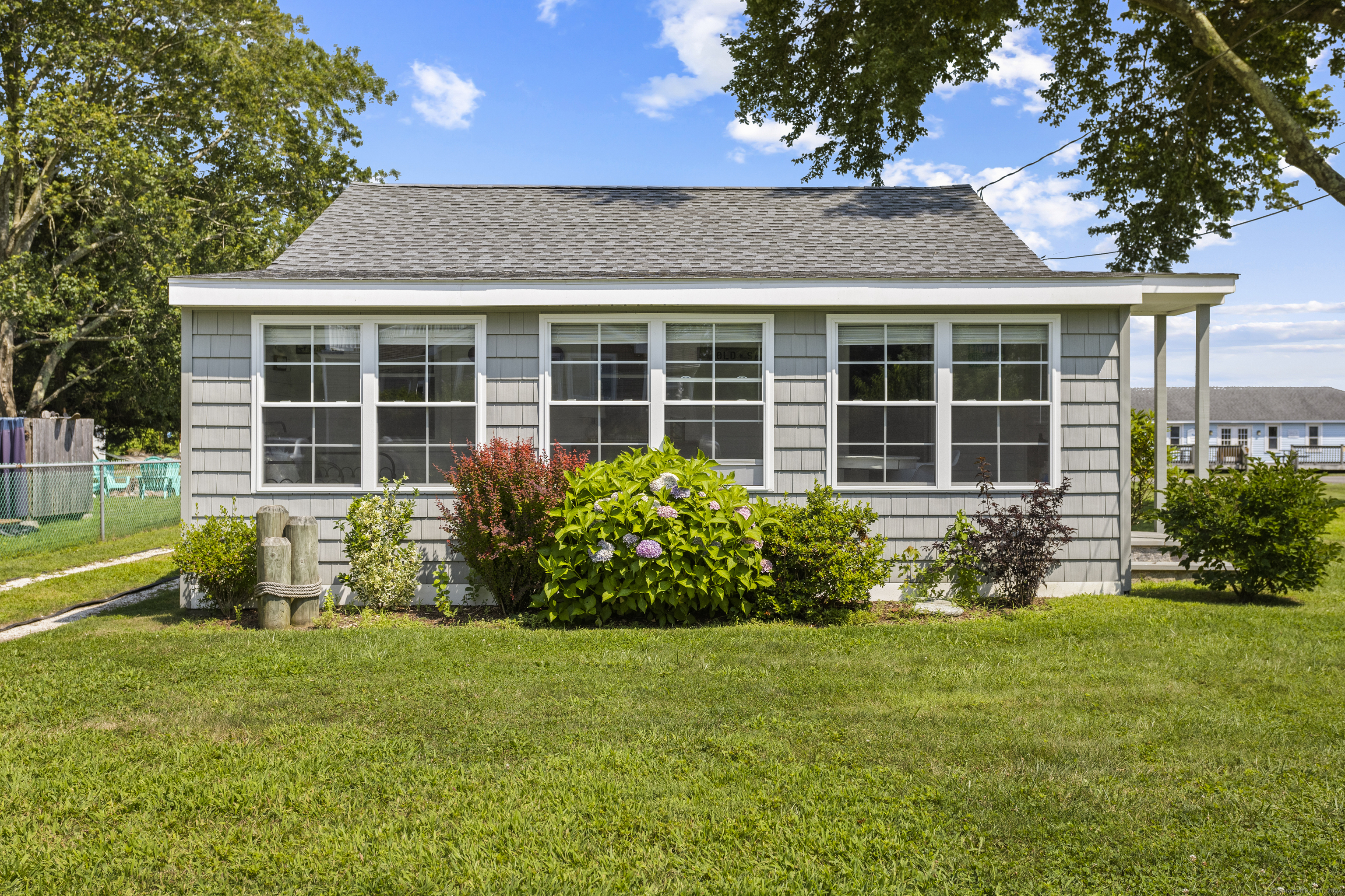 Property Photo:  74 Chalker Beach Road  CT 06475 