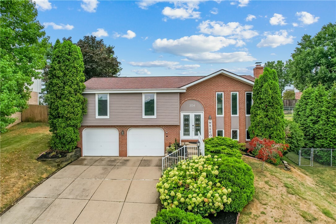 Property Photo:  304 S Highlander Heights Drive  PA 15116 