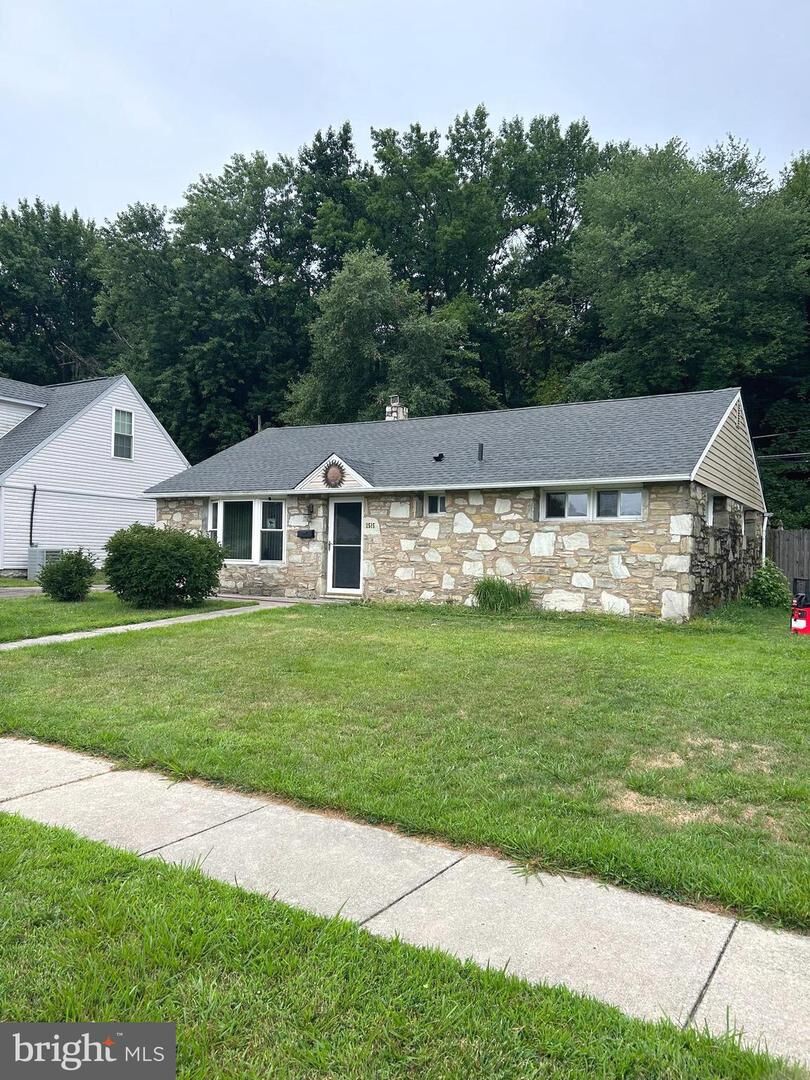 Property Photo:  2515 Woodlawn Drive  PA 19007 