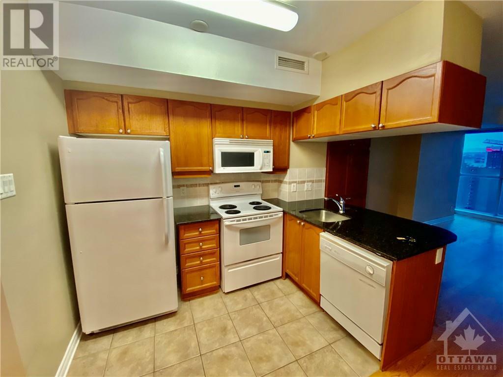 Property Photo:  445 Laurier Avenue West 1803  ON K1R 0A2 