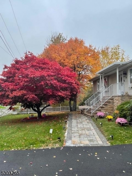 Property Photo:  5 Wagonwheel Rd  NJ 07422 