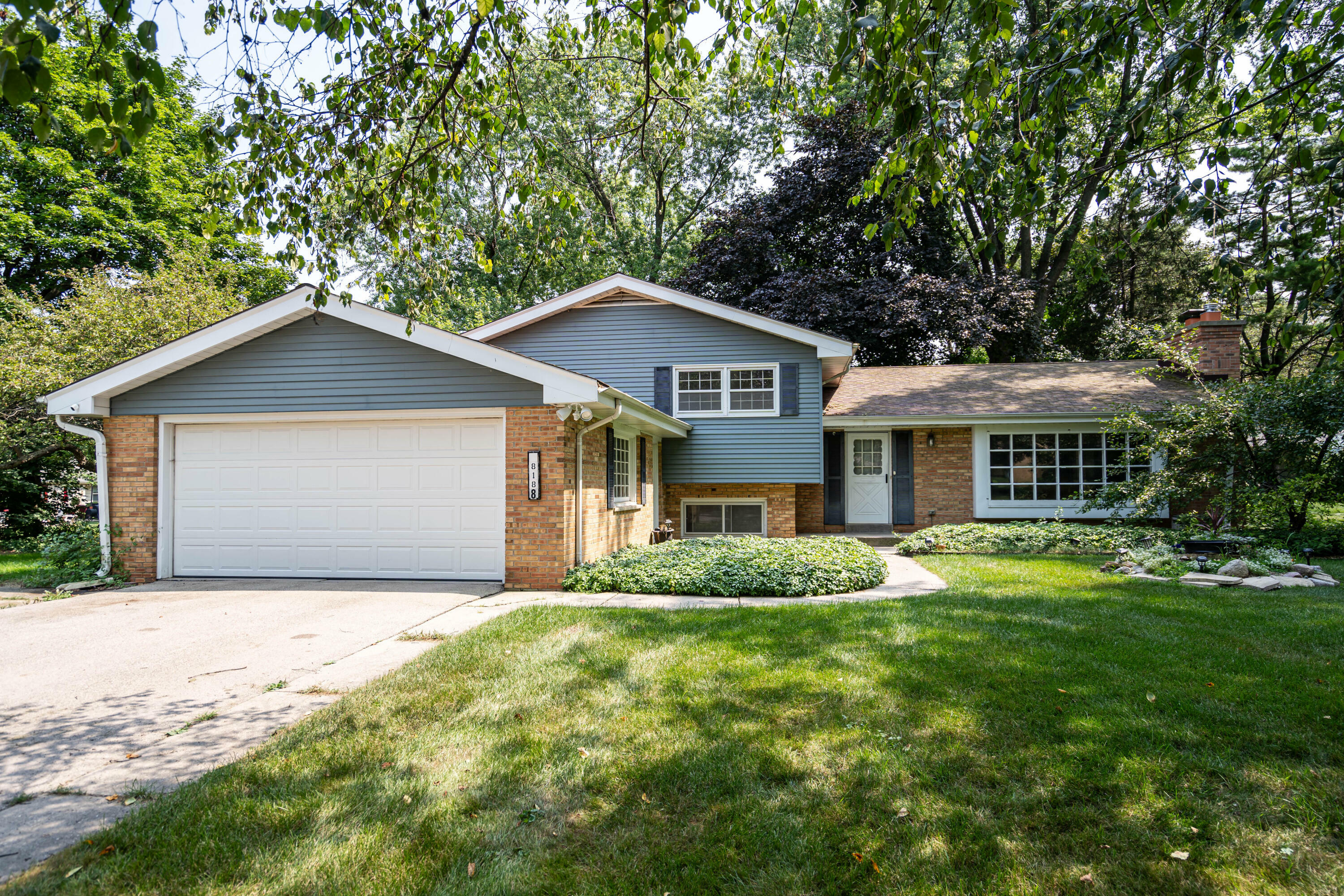 Property Photo:  8188 N Warwick Ct  WI 53209 