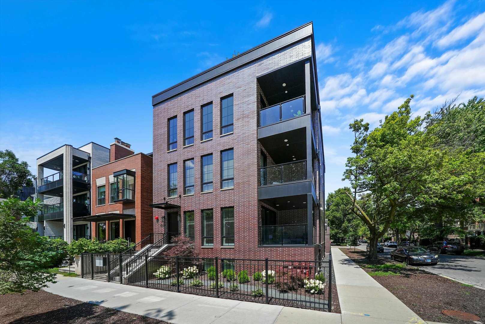 Property Photo: 1500 W Wrightwood Avenue 1 IL 60614