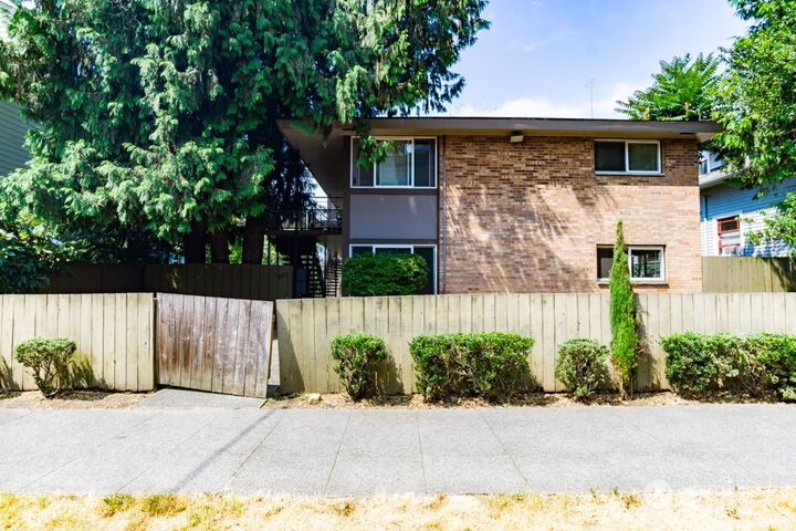 Property Photo:  2211 Franklin Avenue E 5  WA 98102 