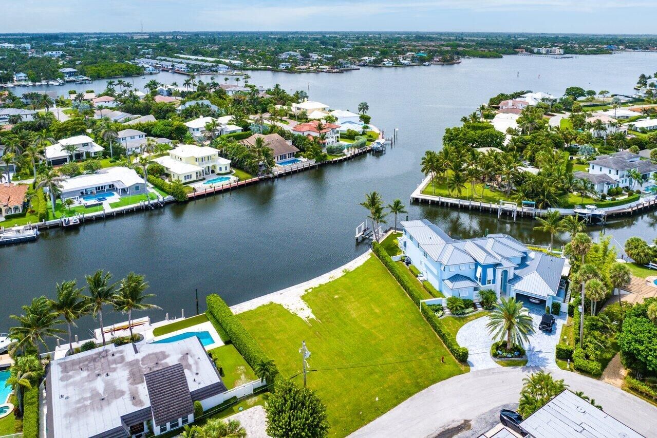Property Photo:  51 River Drive  FL 33435 