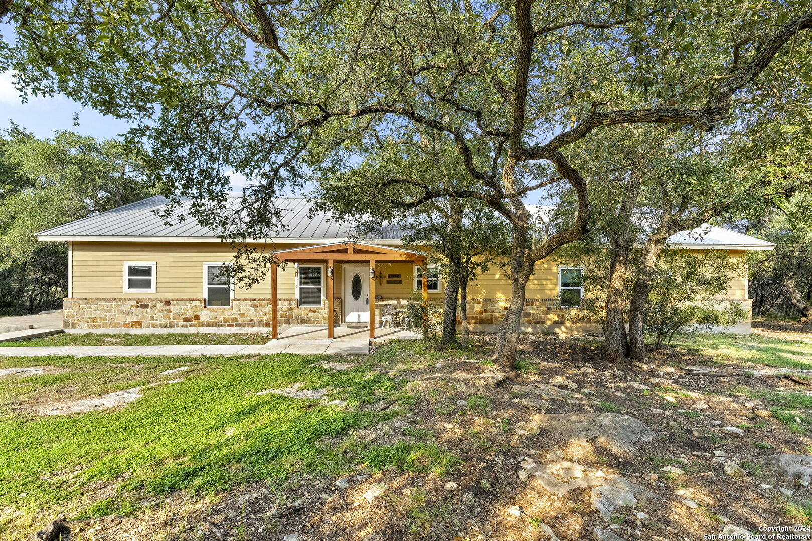 Property Photo: 200 Creekwood Ct TX 78070