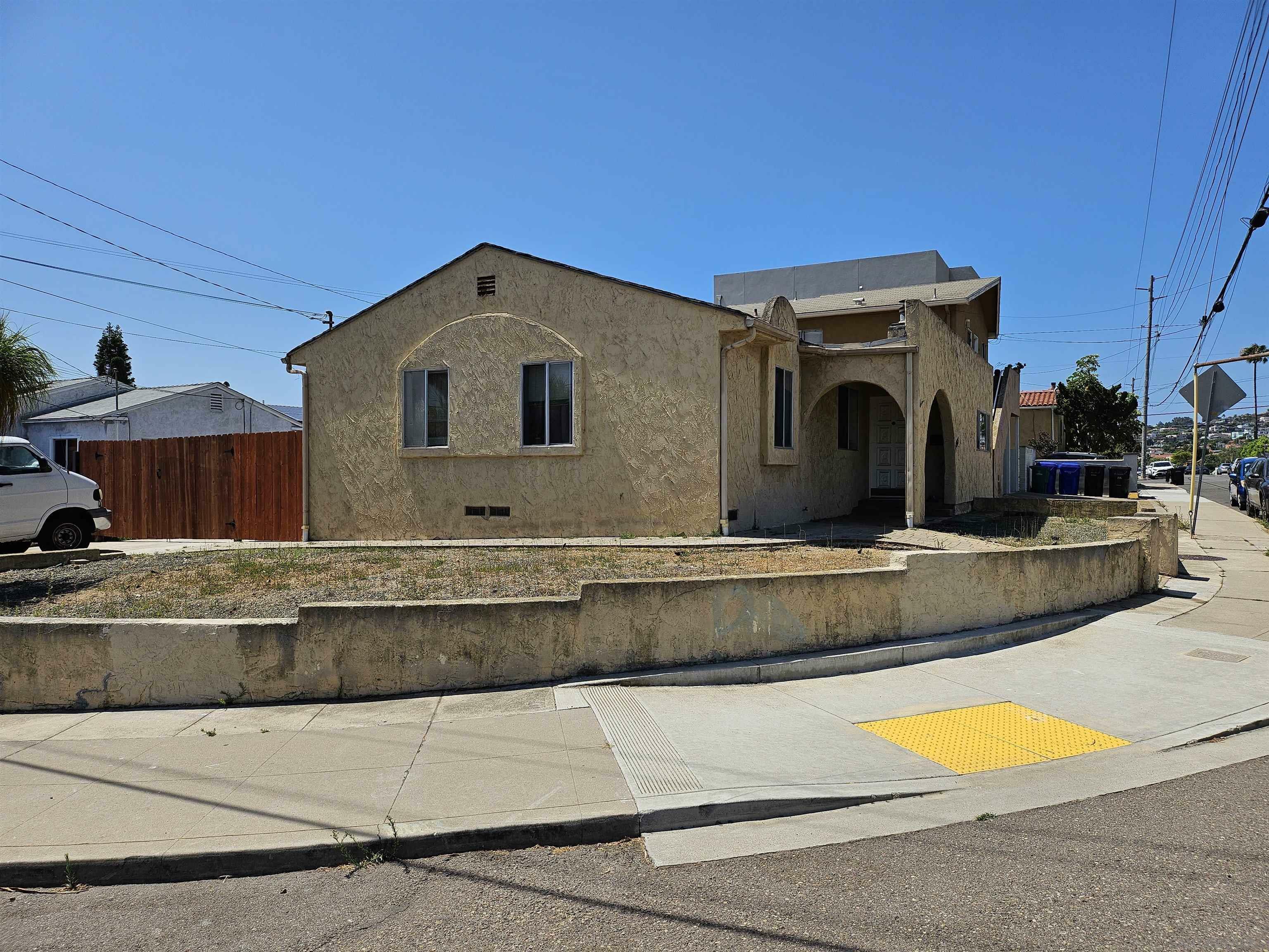 Property Photo:  1561-65 Evergreen St  CA 92106 