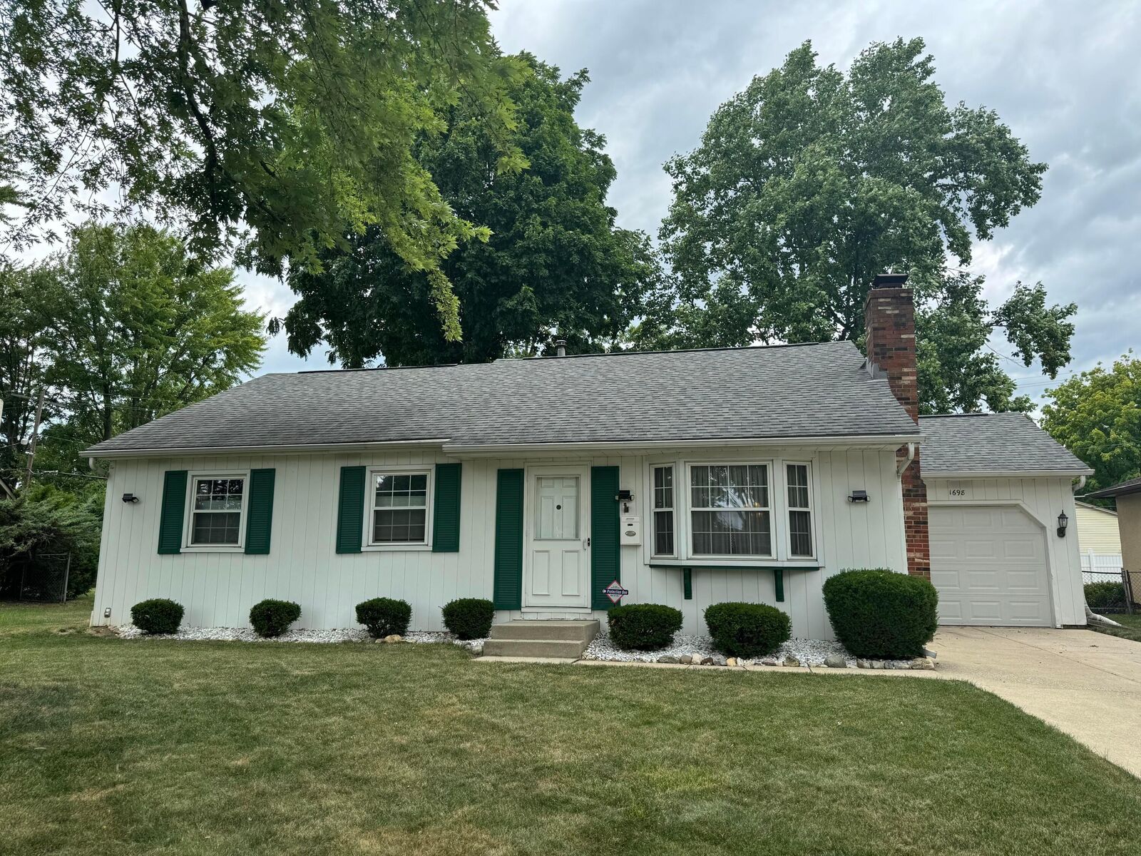 Property Photo:  1698 Rocky Pine N Loop  OH 43229 