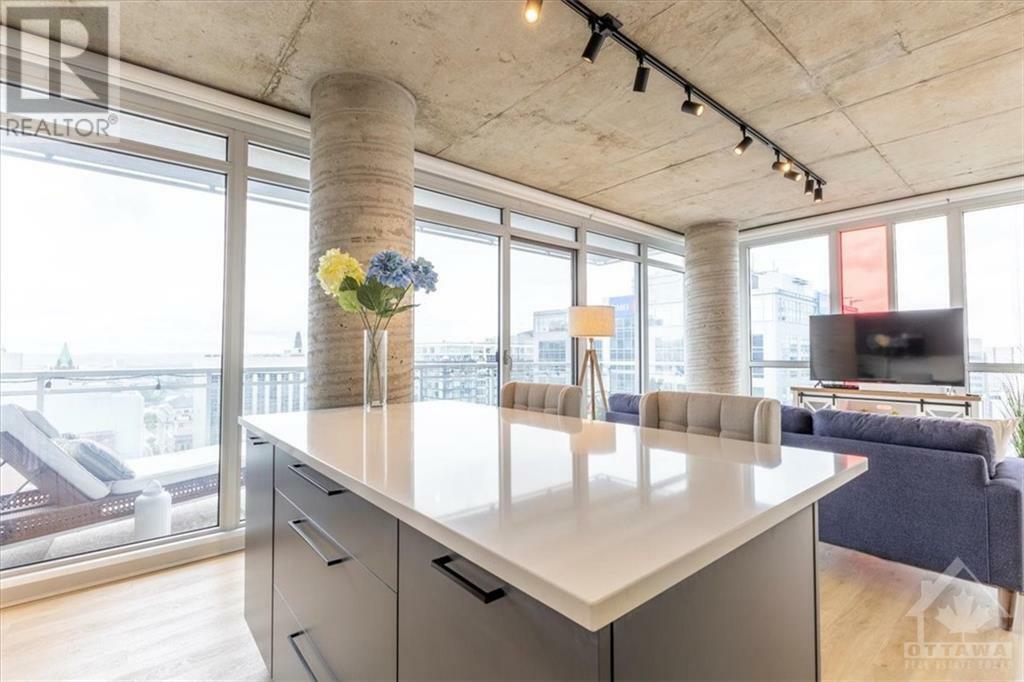 Property Photo:  324 Laurier Avenue West 2109  ON K1P 0A4 