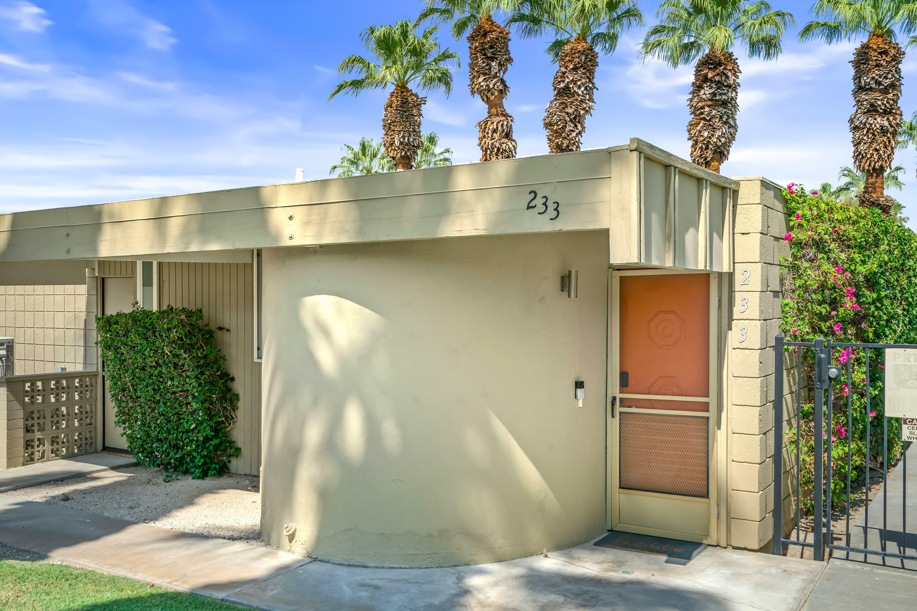 Property Photo:  233 Sandpiper Circle  CA 92260 