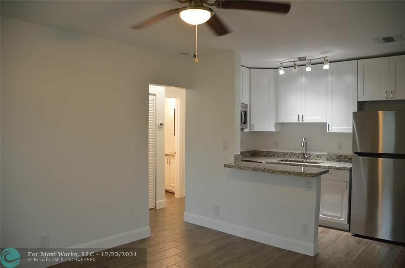 Property Photo:  819 NE 14th Ct B  FL 33304 