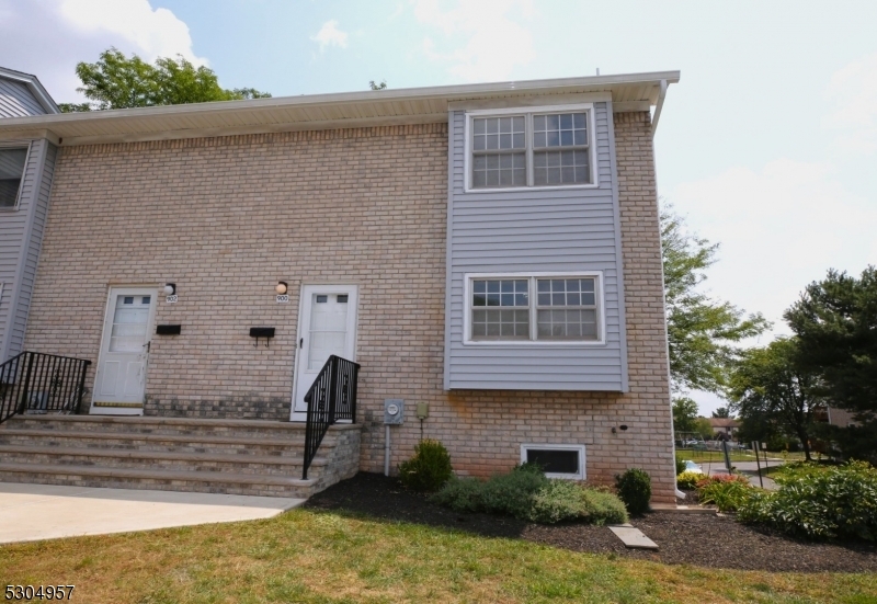 Property Photo: 900 Robin Rd NJ 08844