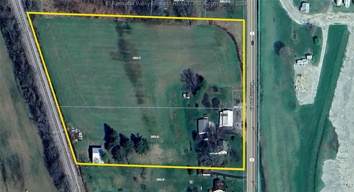 Property Photo: 32650 Huntington Road WV 25503