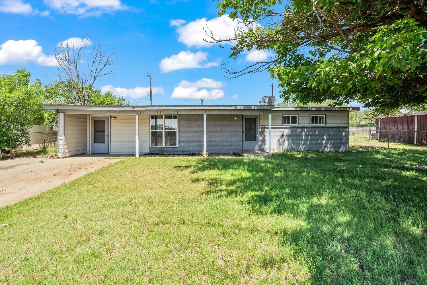 Property Photo:  1905 E 1st Place  TX 79403 