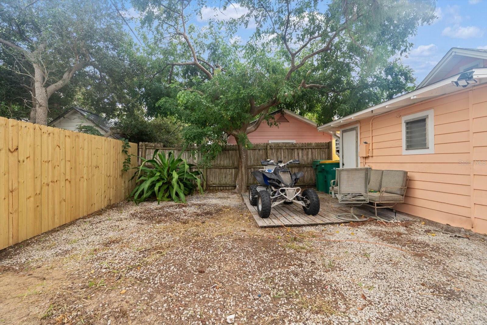 Property Photo:  909 S Broadway  FL 34223 