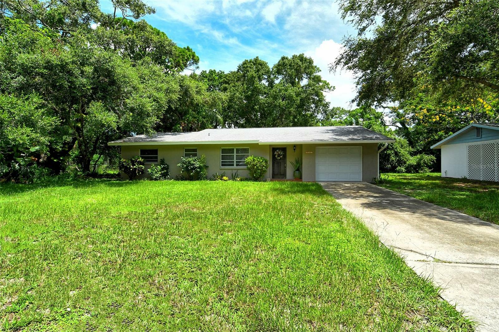 Property Photo:  2601 Browning Street  FL 34237 