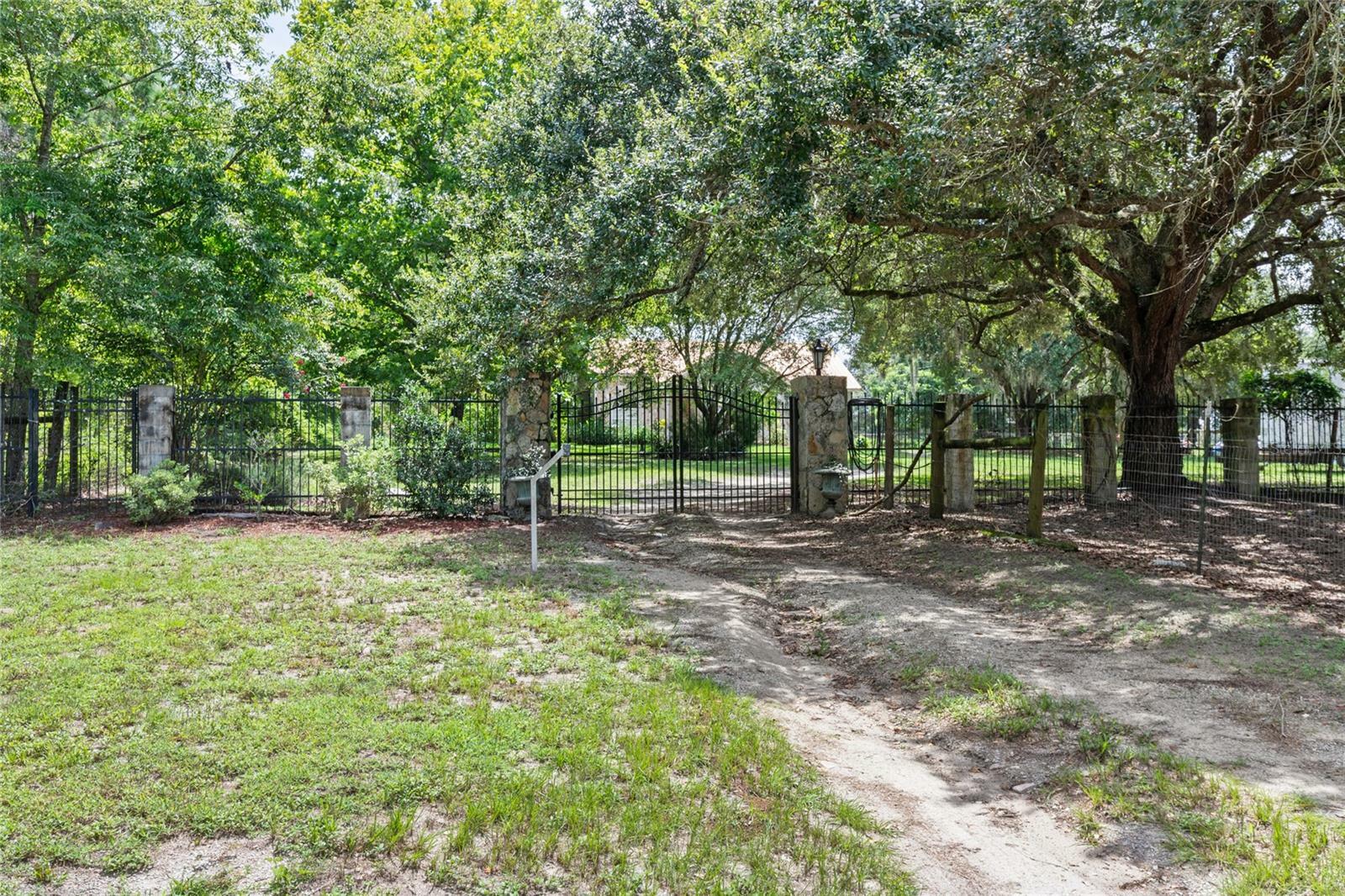 Property Photo:  15015 S Highway 25  FL 32195 