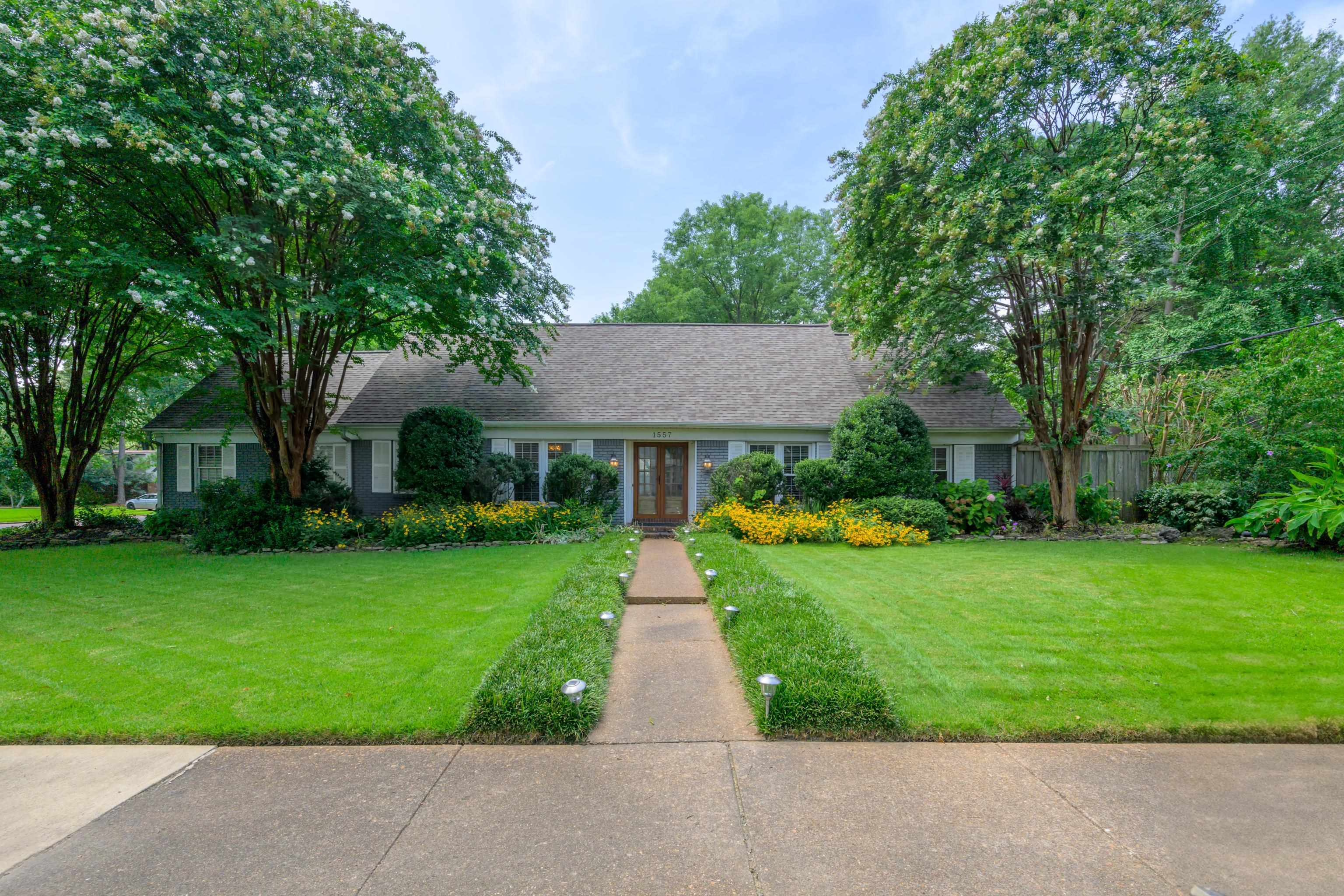 Property Photo:  1557 W Crestwood Dr  TN 38119 