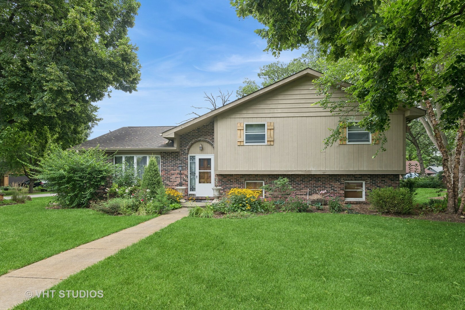 Property Photo:  27670 N Hickory Street  IL 60042 